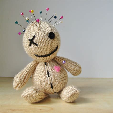 Stitching directions for voodoo dolls
